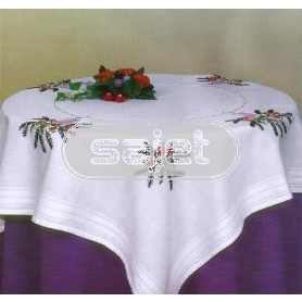 kruissteekdekservet kaarsen met hulst en rode bessen, wit