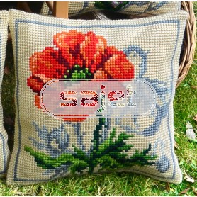 kruissteekkussen papaver close-up