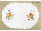 kruissteekkleedje dennentakken met oranje bessen, wit