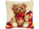 knoopkussen teddybeer op patchworkdeken