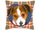 kruissteekkussen jack russel op burberry achtergrond
