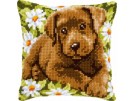kruissteekkussen labradorpup in bloemenveld