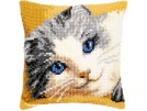 kruissteekkussen liggende poes