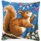 kruissteekkussen eekhoorn in wintersfeer